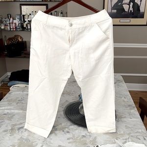 Chaus Linen Blend Capris